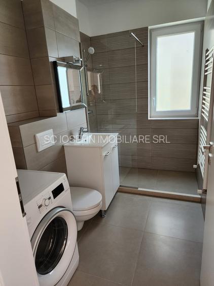 Bloc nou,  apartament   cu  parcare si curte proprie. - 9