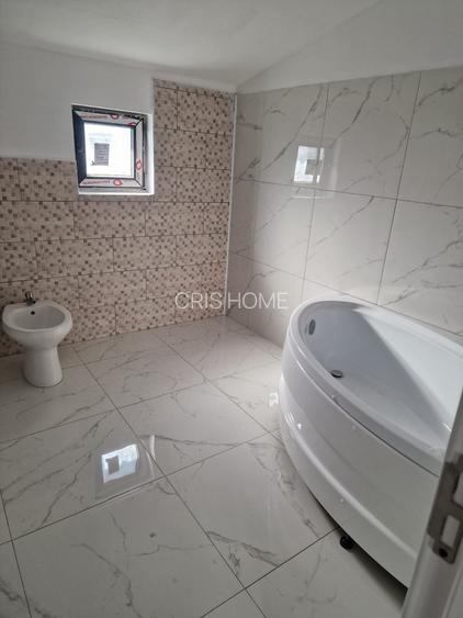 Sanmihaiul Roman - Casa individuala cu 4 camere si bucatarie inchisa - 11