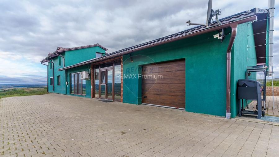 Teren 9.4 ha extravilan + casa 230 mp, COMISION 0% - 24