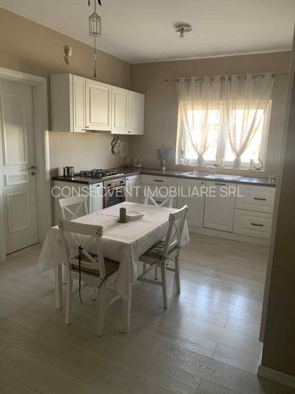 Casă elegantă în Via Carmina, Arad, Comision 0 - 3