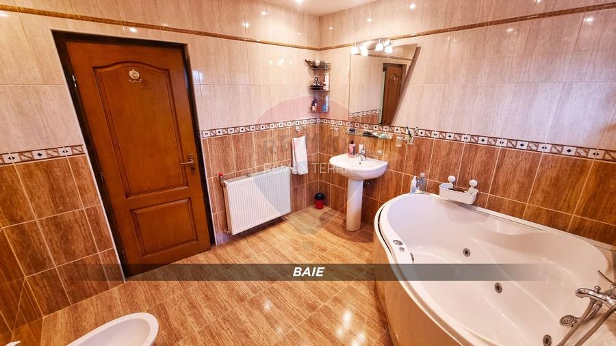 Casă / Vilă de lux cu 2 garaje, 10 camere de vânzare în BAIA MARE - 18