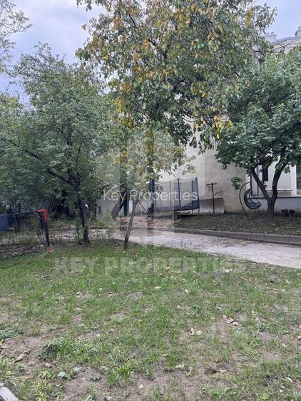 Piata Romana, mansarda boema, finisaje in linii simple si elegante - 16