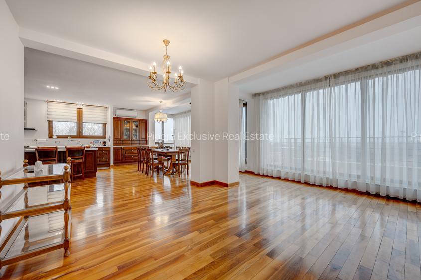 5 camere decomandat. 242,7 mp utili. 300,5 mp total. living 92 mp. terasă 41mp - 2