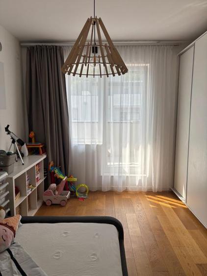 Apartament cu 3 camere semidecomandat în Florești