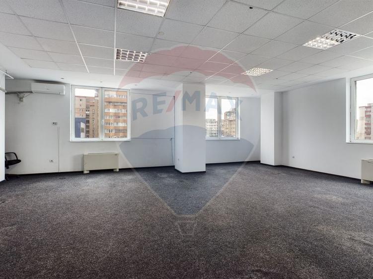 SPATIU COMERCIAL 80 MP OPEN SPACE CU GRUP SANITAR | GREEN CENTER ITC