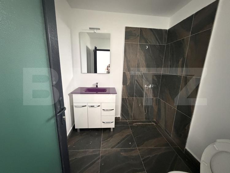 Teren 1600 mp, cu cinci casute de cazare si piscina