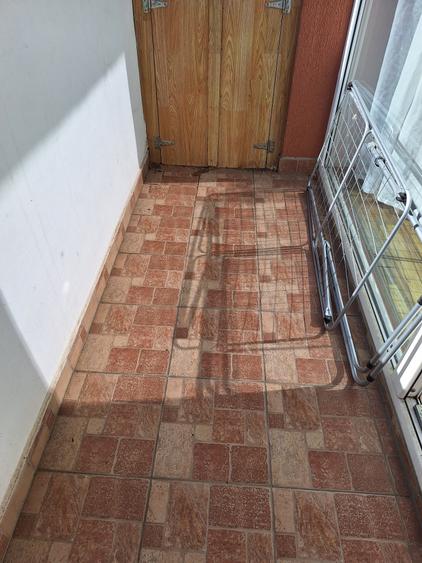 Apartament cu 3 camere, 77 mp, 2 bai, parcare, zona Sub Cetate