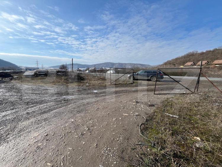 Clădire Comercială/Pensiune - Zona Teraplast - Front 96 ml + Teren