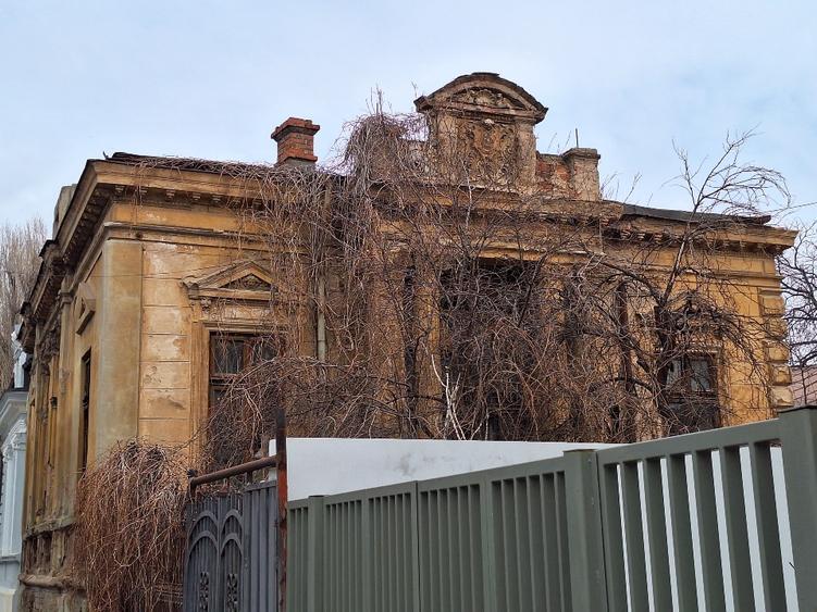 Casă cu personalitate în inima Bucureștiului – Autorizatie pt etajare, consolida