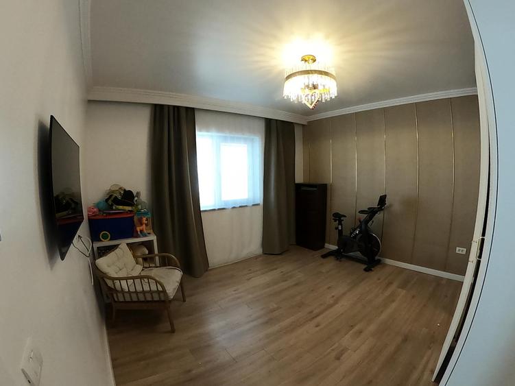 Apartament 3 camere cu centrala termica si curte proprie
