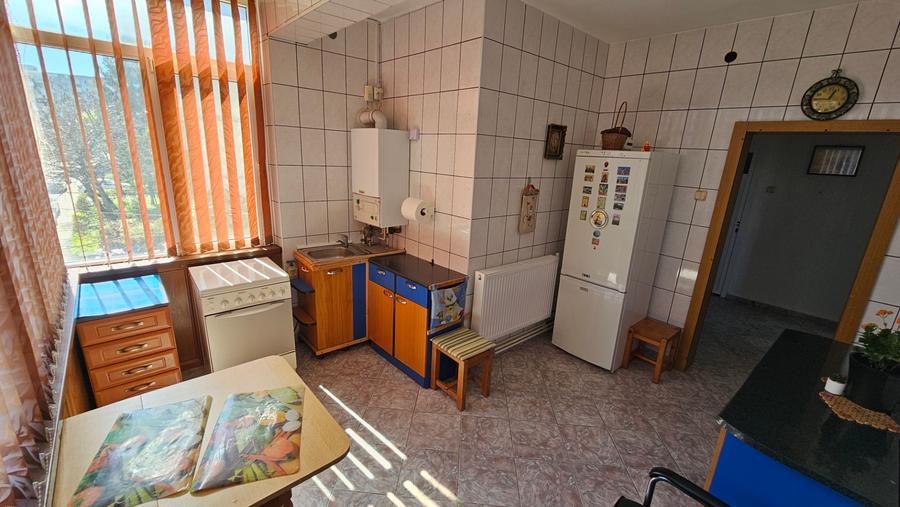 GH.DOJA - Piata Mihai Viteazul - spatiu birouri - D+P+1E+M - 230000 euro