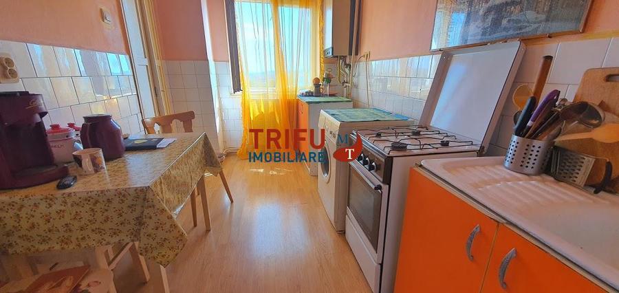 Apartament, 3 camere, 2 balcoane inchise, decomandat