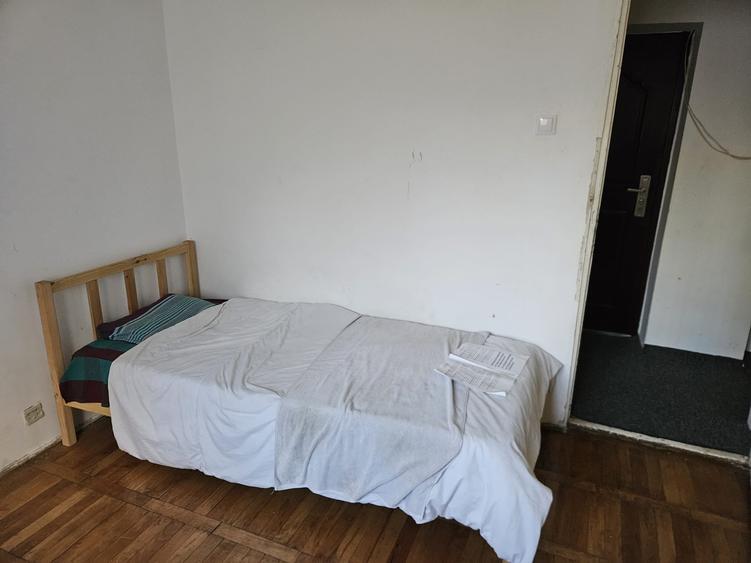 Apartament trei camere la intersectia Spitalului Judetean cu Girocului
