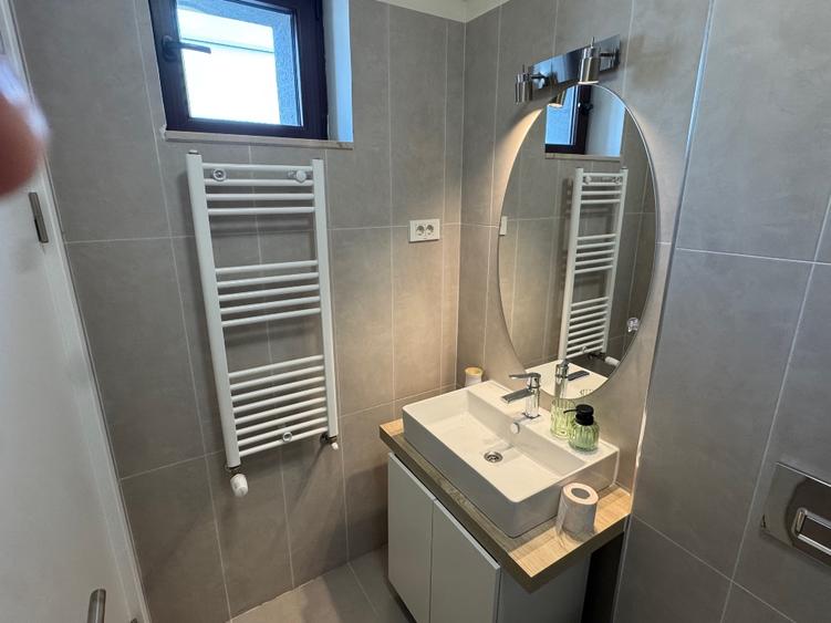 Inchiriez apartament 3 camere !