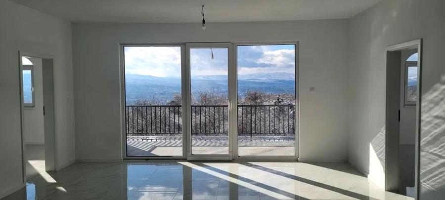 Casa nemobilata cu 4 camere, 300mp, zona Iris