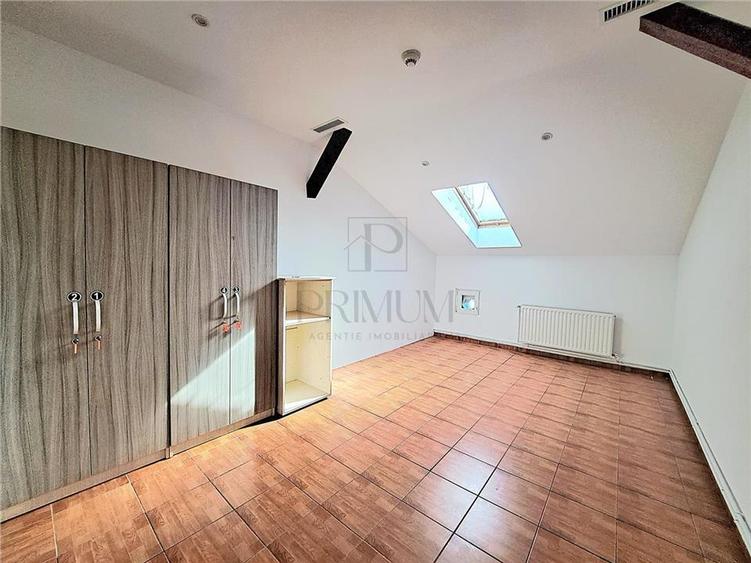Spatiu birouri 5 camere la mansarda 160 mp - Semicentral