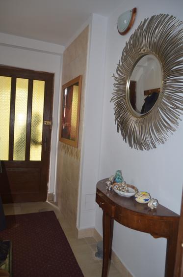 Apartament cu trei camere  in vila  ,Busteni