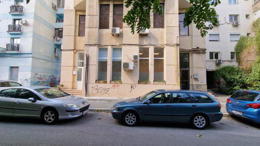 De inchiriat spatiu comercial central