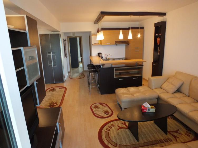 FOR STUDENTS 3 camere , St. Vlas (Piano Bar), 600 euro/luna
