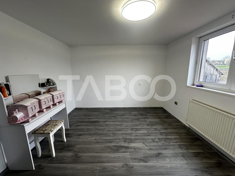 Casa individuala formata din 2 apartamente de vanzare si piscina