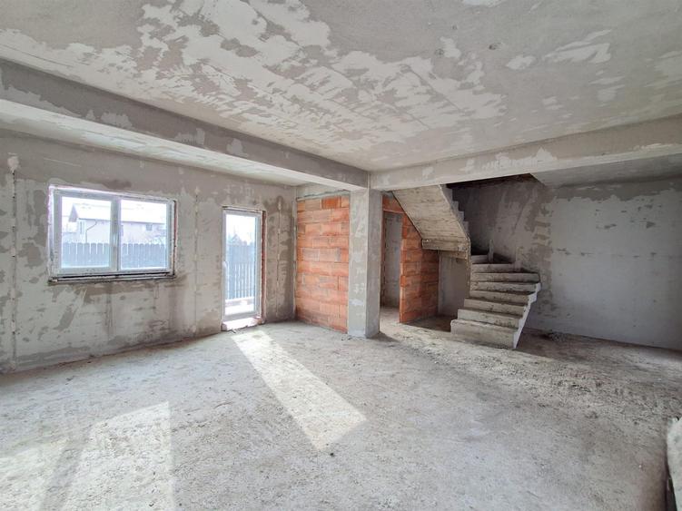 Case insiruite 4 camere P+1E - central in Valea Lupului