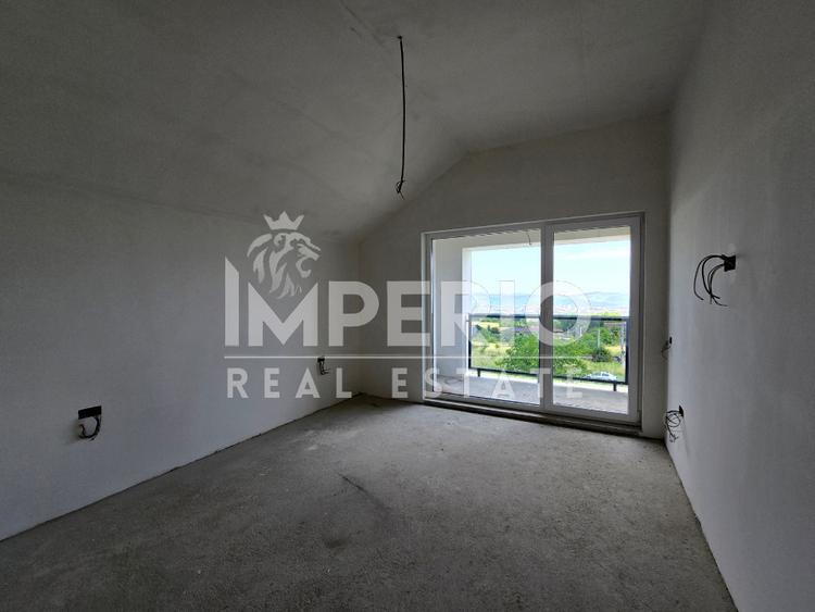 Casa individuala cu 6 camere si 5 parcari!
