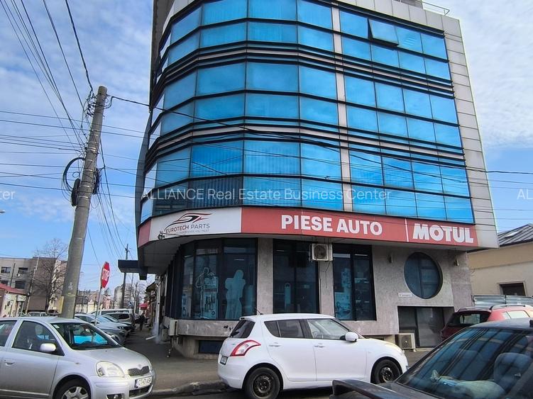 CENTRU ATELIERELOR(cod03) -Spatiu comercial cu suprafata vitrata mare - 18