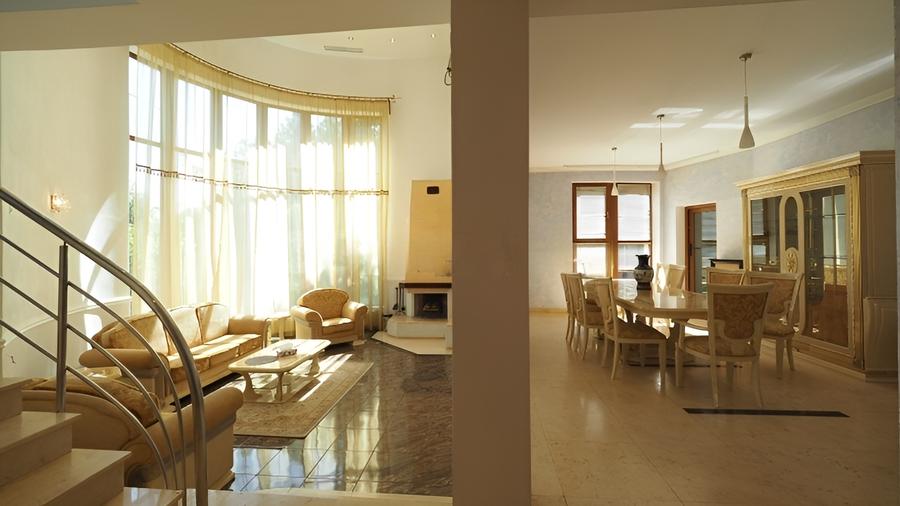 Casa individuala cu arhitectura moderna