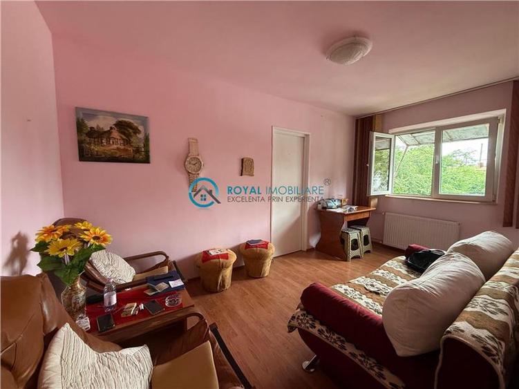 Royal Imobiliare - Vanzare apartament zona Vest
