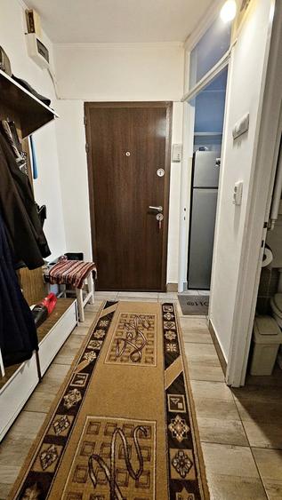 Garsonieră decomandată, etaj 2, balcon, bloc izolat – Astra, Str. Uranus