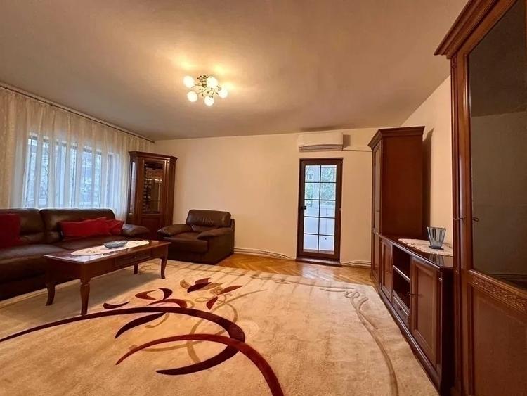 Apartament 3 camere bloc tip vila