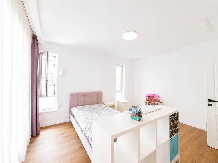 Vila individuala de vanzare 4 camere zona Tunari