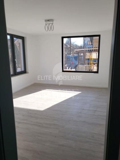Apartament 3 camere în zona SEMICENTRAL