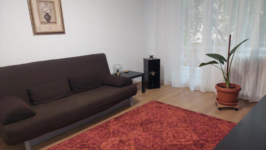 Tineretului, garsoniera, 4 minute metrou, etaj 2, bloc mixt, libera