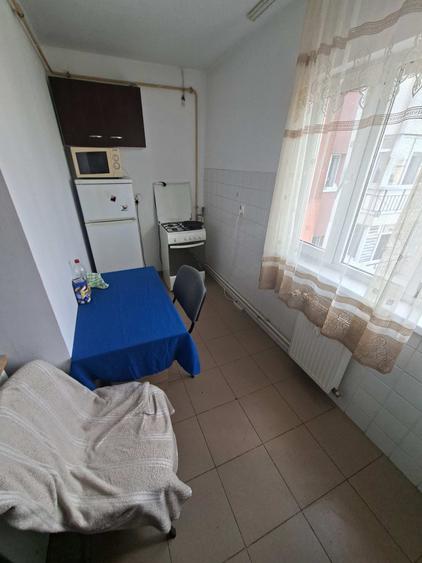 Apartament cu 1 camera decomandat, se poate transforma in 2 camere dec, zona Cug