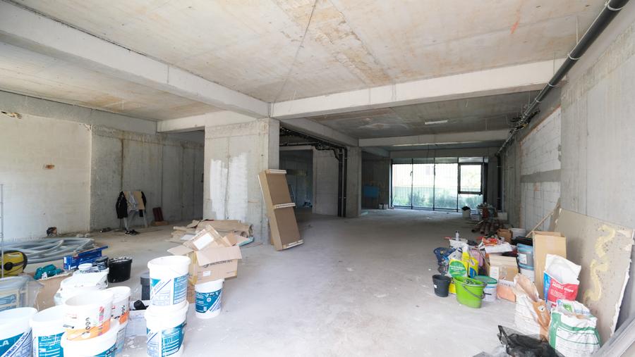 Vanzare 246 mp spatiu comercial in Cortina North si 3 locuri parcare