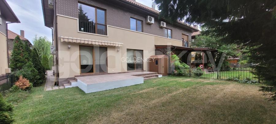 Vila duplex in complex cu piscina