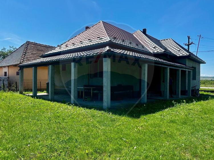 Gospodarie moderna completa de vanzare in Aciua, jud. Satu Mare