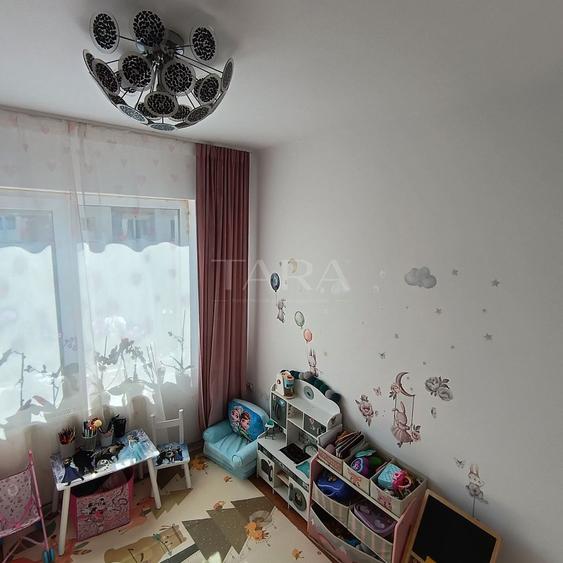 Apartament cu 3 camere și parcare, în zona Terra – Florești.