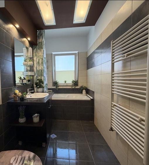 Apartament 2 camere , 2 Balcoane , Etaj Intermediar , Zona Terra !!!