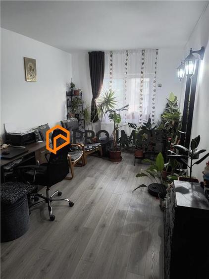 Apartament 4 camere decomandat zona Berca