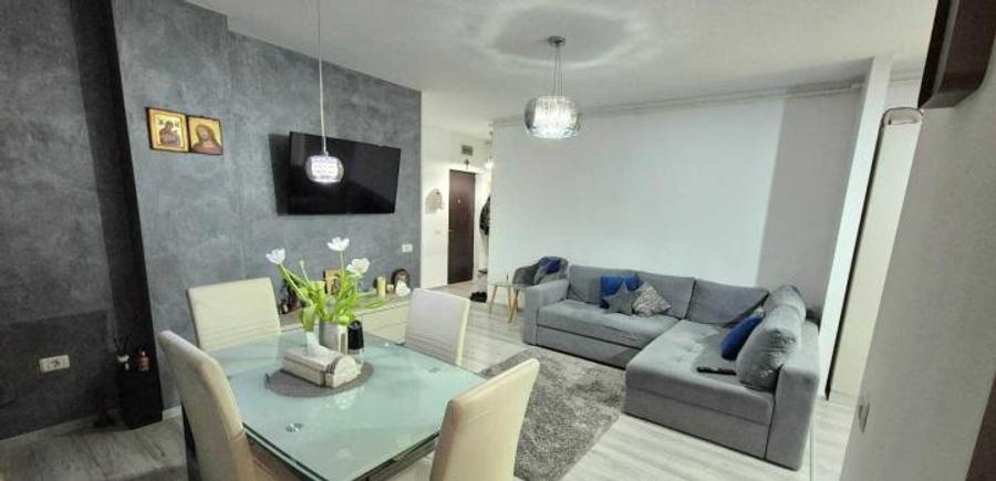 Apartament de vânzare cu 3 camere, zona Far