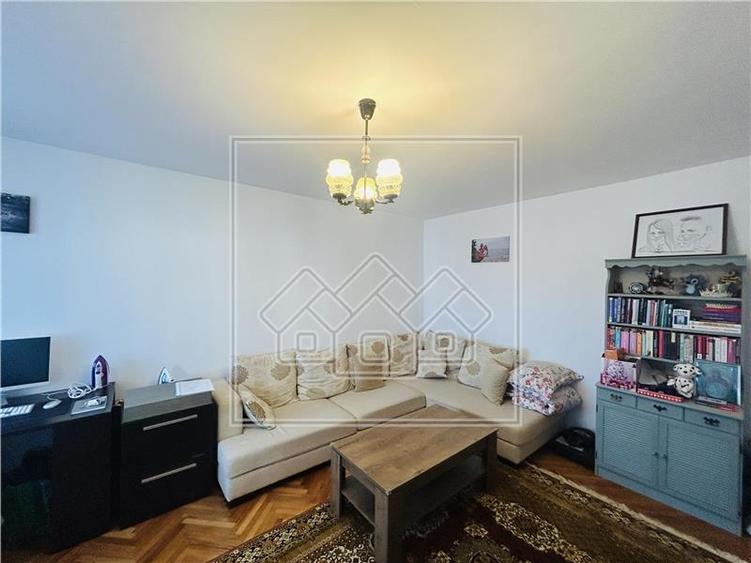 Ap decomandat, 60 mp utili, 2 camere si balcon - Turnisor