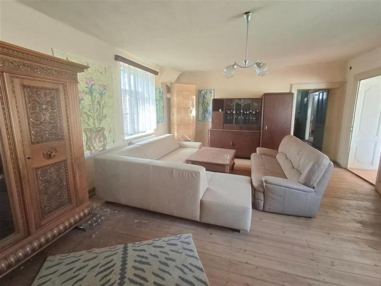 2 Apartamente la casa pivnita garaj in Cisnadie