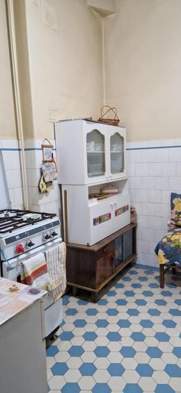Vanzare camera + dependinte dintr-un apartament Armeneasca