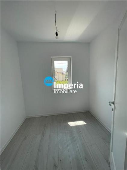 Case single, 110Mp, 4 camere si dressing, zona Rediu - Pacurari