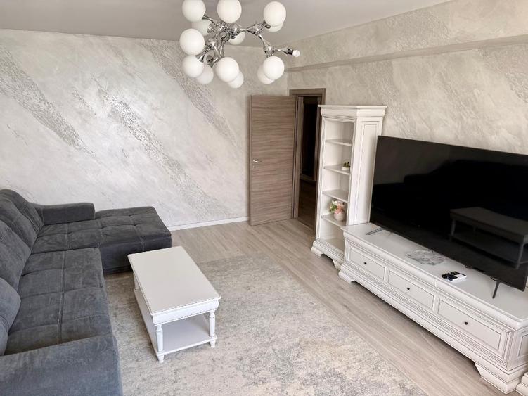 Apartament 3 camere Mamaia, vis a via de Hotel Iaki, cu vedere la lac