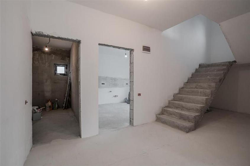 VILA  VOLUNTARI,4 CAMERE,3 BAI,154 MP,TEREN 193 MP
