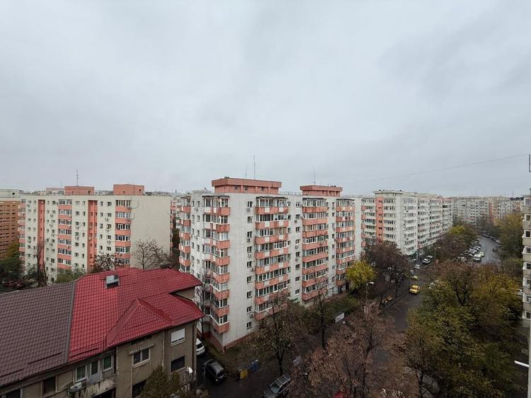 3 camere | Teiul Doamnei | Bloc din 83 | Reabilitat