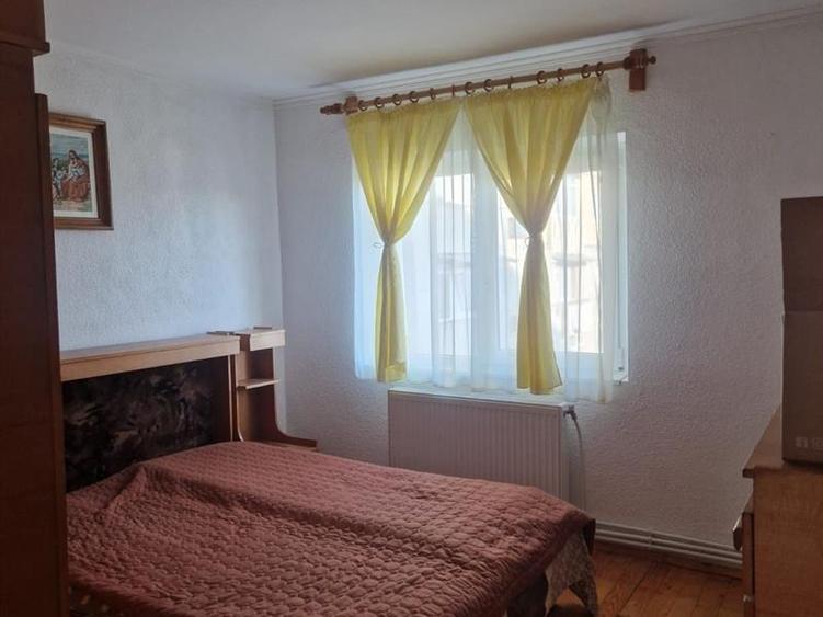 Apartament 2 camere, decomandat, loc. Siret